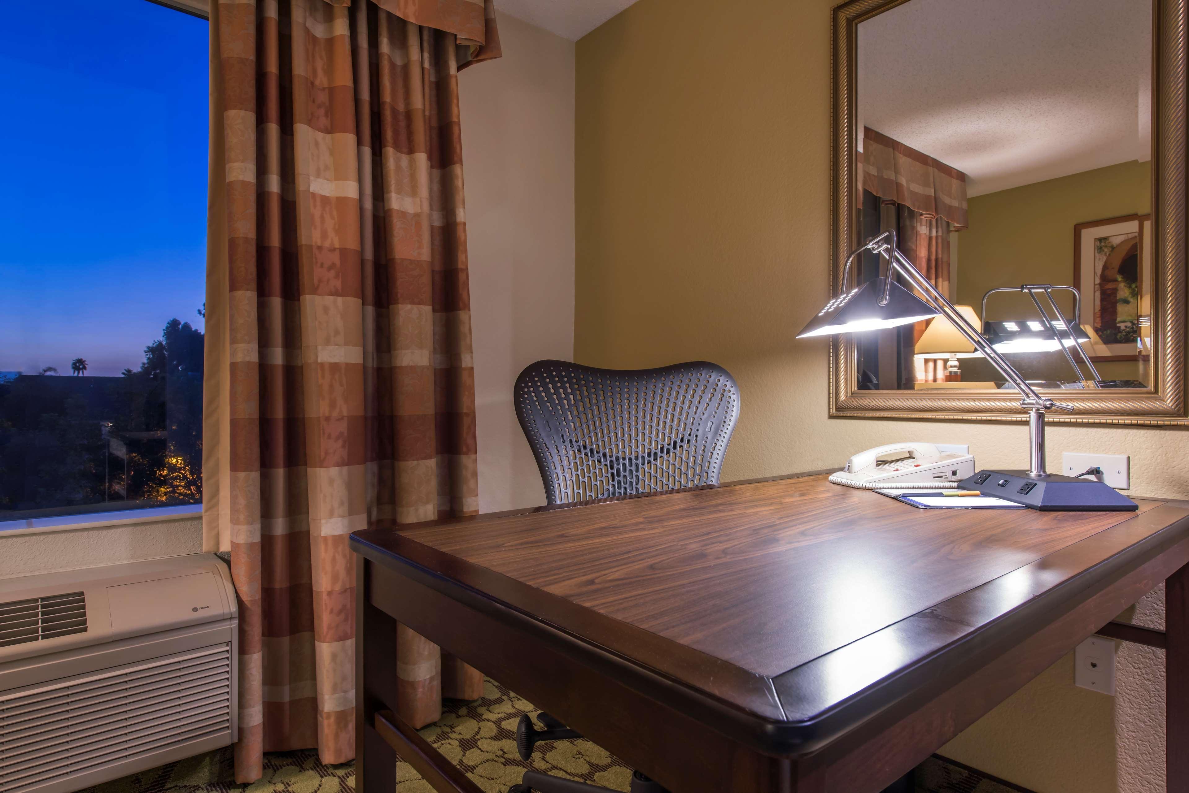 Hilton Garden Inn Arcadia/Pasadena Area Exteriör bild